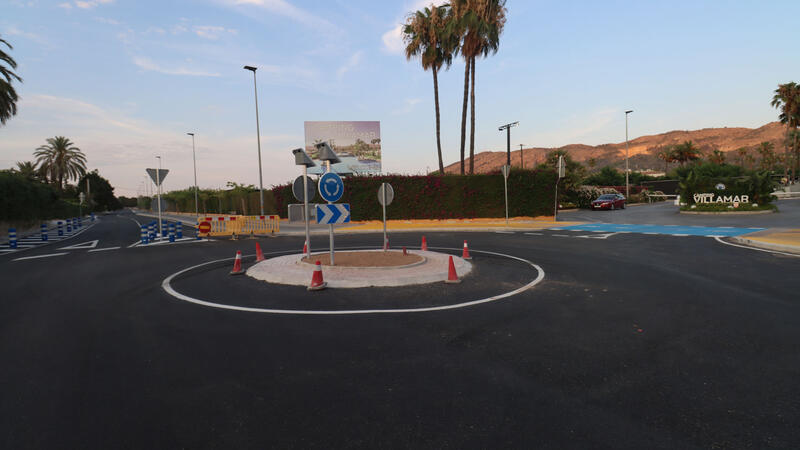 Benidorm reabre al tráfico rodado la avenida del Albir tras acabar las obras para duplicar el carril bici y mejorar la seguridad vial