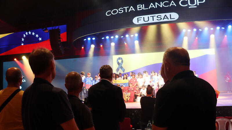 La Costa Blanca Cup es bolca amb Veneçuela en la gala inaugural del torneig de Futsal