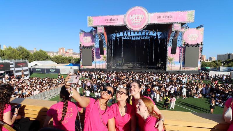 Cerca de 18.000 personas disfrutan de la primera edición del Latin Fest en el recinto Benidorm Skyfest