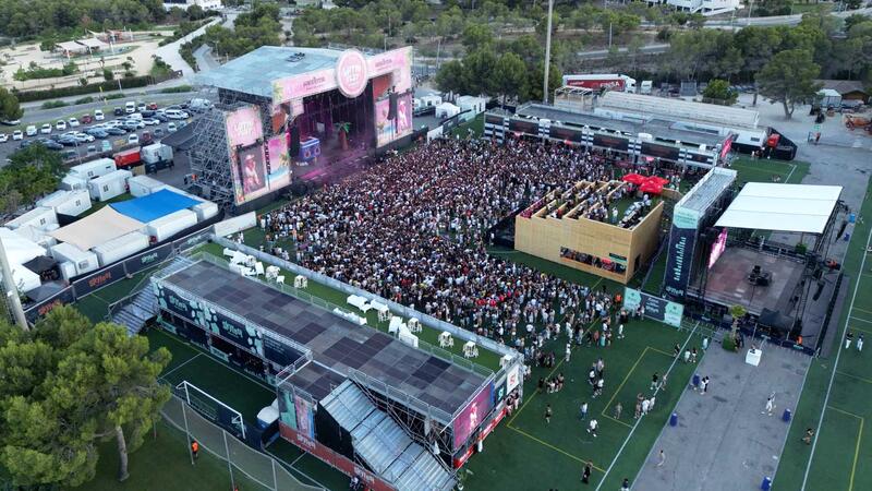 Cerca de 18.000 personas disfrutan de la primera edición del Latin Fest en el recinto Benidorm Skyfest
