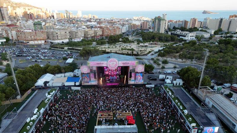 Cerca de 18.000 personas disfrutan de la primera edición del Latin Fest en el recinto Benidorm Skyfest