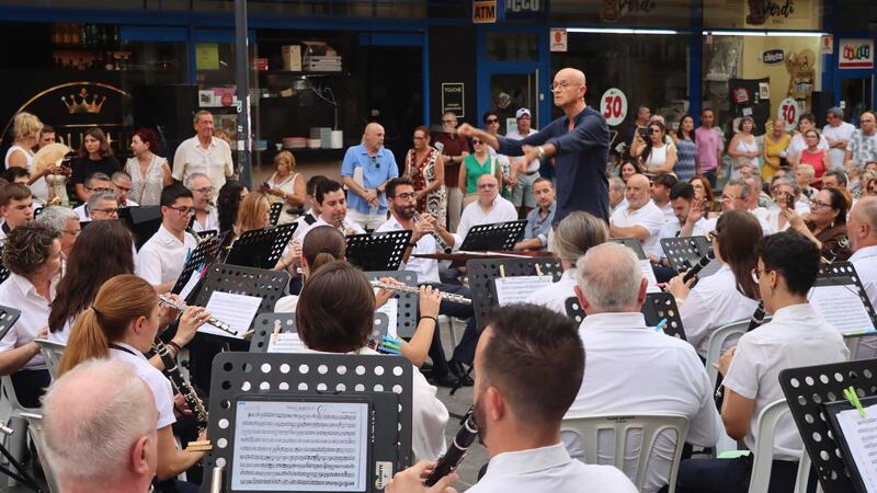 La Unió Musical de Benidorm homenatja els seus directors amb un concert en la plaça de l’Hort de Colón