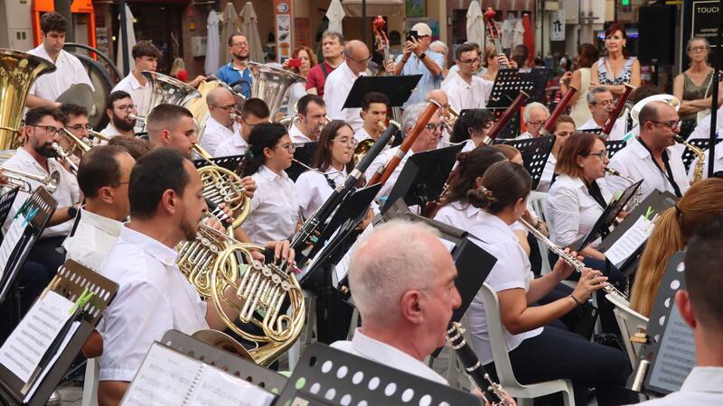 La Unió Musical de Benidorm homenatja els seus directors amb un concert en la plaça de l’Hort de Colón