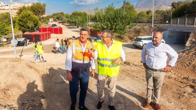 La tranviarización y duplicación de la vía del TRAM incorporará tres nuevos cruces semafóricos y un paso de vehículos de emergencia