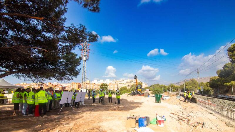 La tranviarización y duplicación de la vía del TRAM incorporará tres nuevos cruces semafóricos y un paso de vehículos de emergencia
