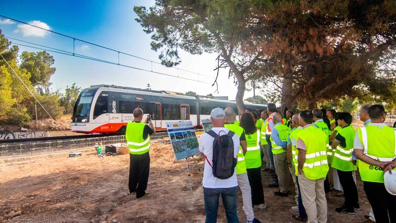 La tranviarización y duplicación de la vía del TRAM incorporará tres nuevos cruces semafóricos y un paso de vehículos de emergencia