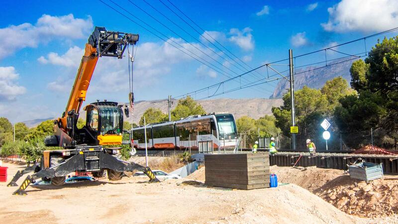 La tranviarización y duplicación de la vía del TRAM incorporará tres nuevos cruces semafóricos y un paso de vehículos de emergencia
