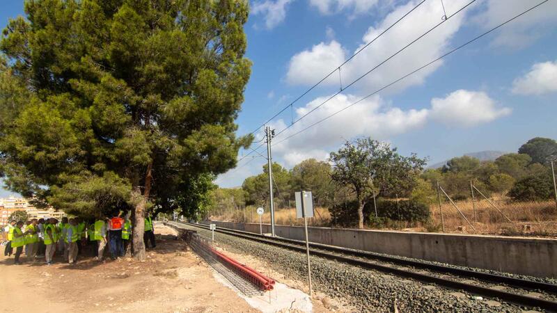 La tranviarización y duplicación de la vía del TRAM incorporará tres nuevos cruces semafóricos y un paso de vehículos de emergencia
