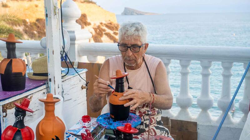 Les Nits del Castell transforms the old town into a showcase of crafts and art