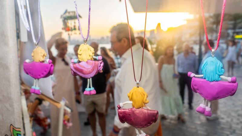 Les Nits del Castell transforms the old town into a showcase of crafts and art
