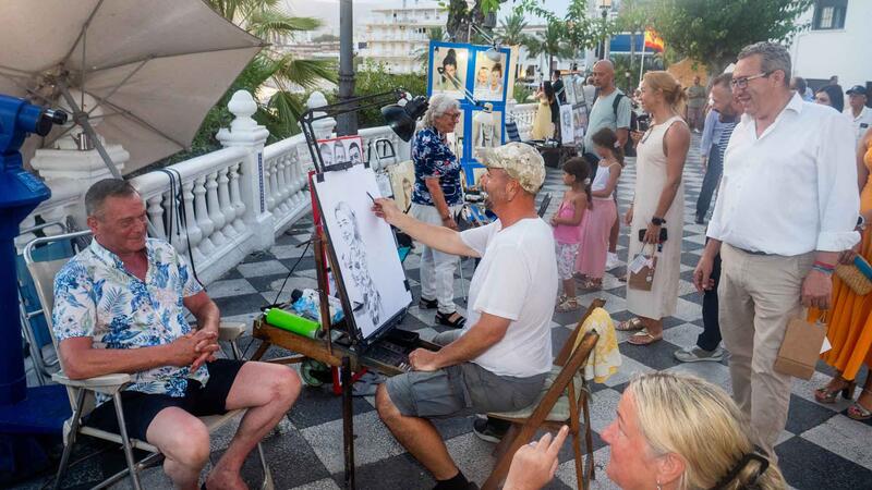 Les Nits del Castell transforms the old town into a showcase of crafts and art