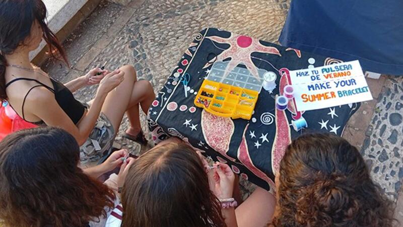 ‘Les Nits del Castell’ llenan de vida la Plaza de la Senyoría con sus talleres artesanales