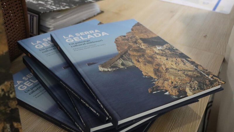 Benidorm presenta ‘La Serra Gelada. Un paisatge cultural mil.lenari’, un libro que explica su influencia en el desarrollo humano de la zona  
