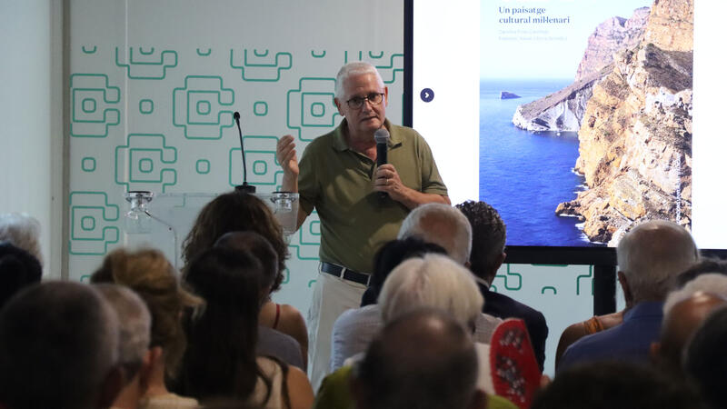 Benidorm presenta ‘La Serra Gelada. Un paisatge cultural mil.lenari’, un libro que explica su influencia en el desarrollo humano de la zona  