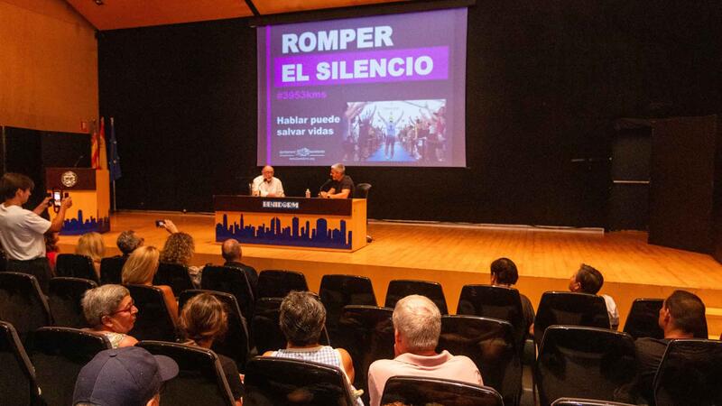 Benidorm ‘breaks the silence’ to raise awareness of suicide prevention