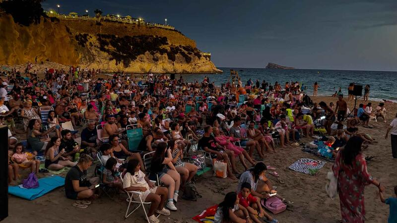 Hundreds enjoy 