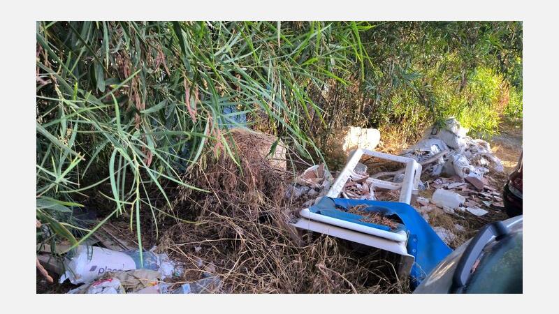 El PSOE denuncia la acumulación de basura y el abandono del aparcamiento disuasorio de la calle Lérida