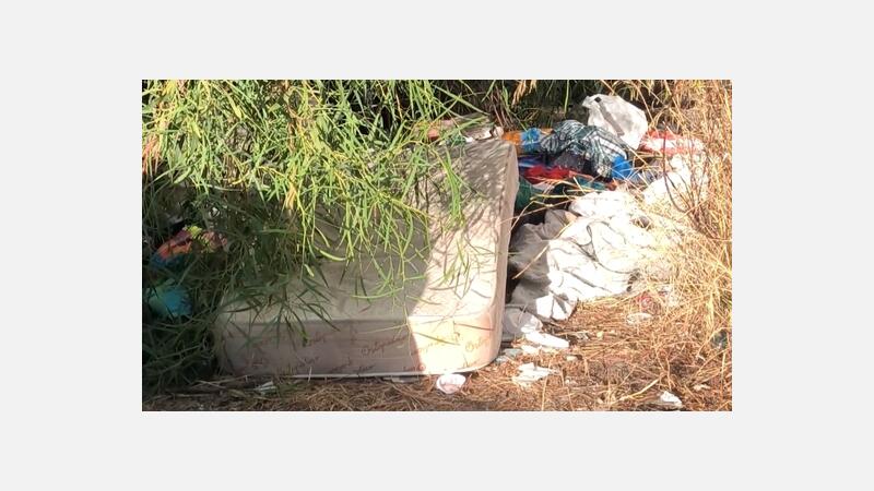 El PSOE denuncia la acumulación de basura y el abandono del aparcamiento disuasorio de la calle Lérida