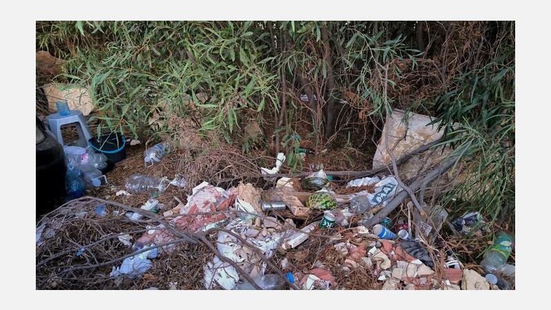 El PSOE denuncia la acumulación de basura y el abandono del aparcamiento disuasorio de la calle Lérida