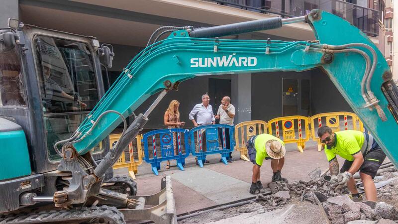 Benidorm renova el paviment del carrer Rioja i incorporarà nou arbratge, un Espai d’Art i accessibilitat universal