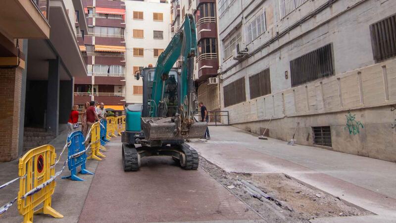 Benidorm renova el paviment del carrer Rioja i incorporarà nou arbratge, un Espai d’Art i accessibilitat universal