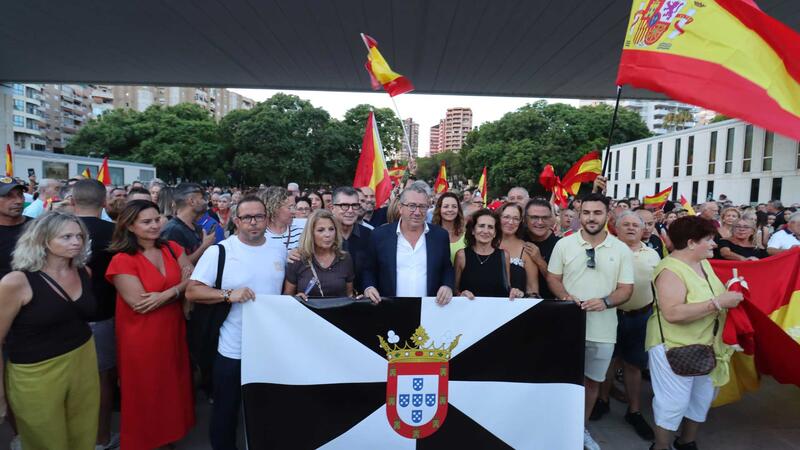 Més de 5.000 persones es concentren a Benidorm per a expressar el seu suport a Ceuta 