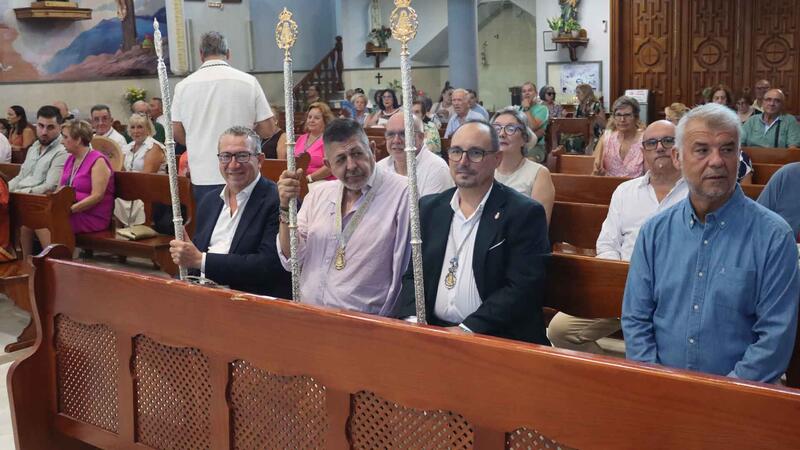 La Hermandad del Rocío impone la medalla a su nuevo presidente, Francisco Forques Sedeño
