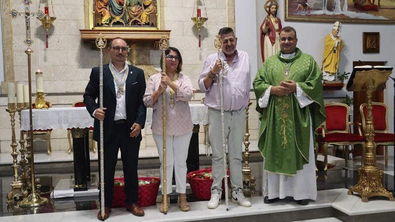La Hermandad del Rocío impone la medalla a su nuevo presidente, Francisco Forques Sedeño