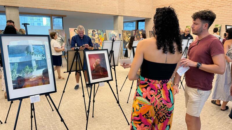 La exposición ‘La belleza de la diferencia’ pone el broche a las actividades culturales del Benidorm Pride