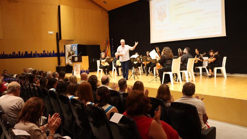 La Rondalla de La Barqueta i el Grup de Danses Almirant, protagonistes de la campanya d