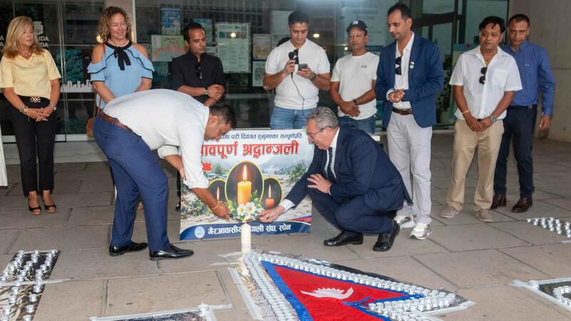 Benidorm rinde homenaje a las víctimas de la riada de Nepal