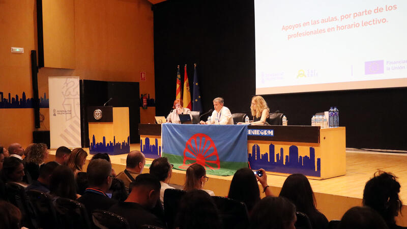 Profesionales del programa Sarsalé de acompañamiento al pueblo gitano celebran en Benidorm su primer encuentro