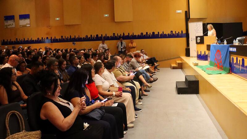 Profesionales del programa Sarsalé de acompañamiento al pueblo gitano celebran en Benidorm su primer encuentro
