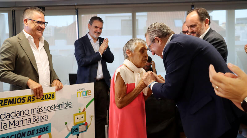 El Consorci Mare premia a Benidorm pel seu compromís amb el reciclatge de tèxtils