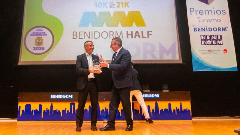 Benidorm premia a la Benidorm Half, McDonald’s Espanya, Ale-Hop, Autocars Grup Benidorm i Antonia Aguilar per la seua contribució turística