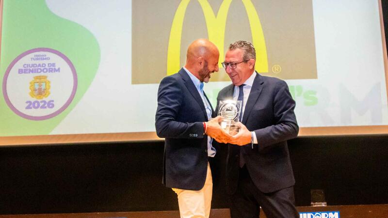 Benidorm premia a la Benidorm Half, McDonald’s Espanya, Ale-Hop, Autocars Grup Benidorm i Antonia Aguilar per la seua contribució turística