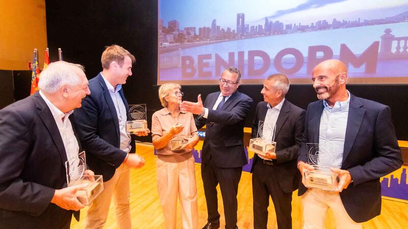 Benidorm premia a la Benidorm Half, McDonald’s Espanya, Ale-Hop, Autocars Grup Benidorm i Antonia Aguilar per la seua contribució turística