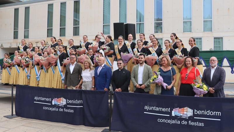 La lectura del ‘Parlament de Pau’ posa fi als enfrontaments en els festejos de Moros i Cristians de Benidorm