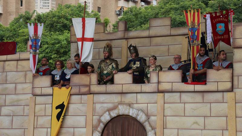 La lectura del ‘Parlament de Pau’ posa fi als enfrontaments en els festejos de Moros i Cristians de Benidorm