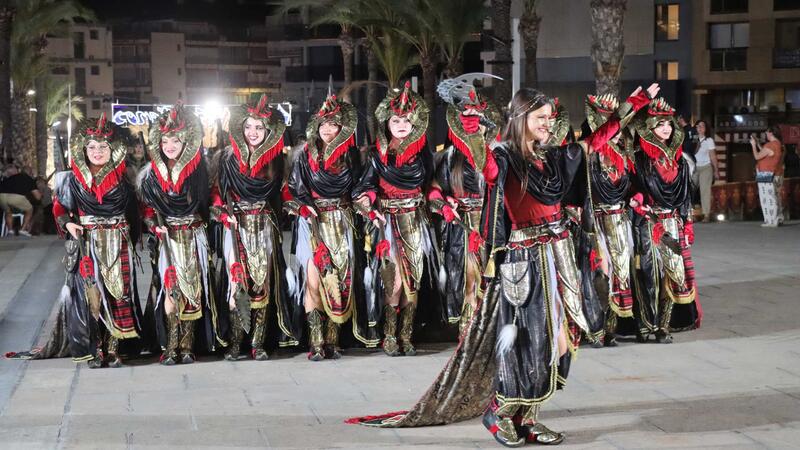 La lectura del ‘Parlament de Pau’ posa fi als enfrontaments en els festejos de Moros i Cristians de Benidorm
