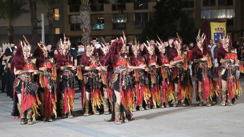 La lectura del ‘Parlament de Pau’ posa fi als enfrontaments en els festejos de Moros i Cristians de Benidorm