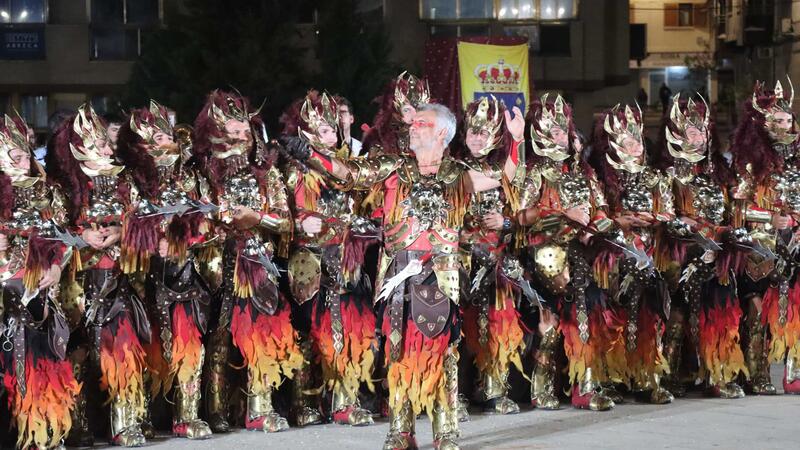 La lectura del ‘Parlament de Pau’ posa fi als enfrontaments en els festejos de Moros i Cristians de Benidorm