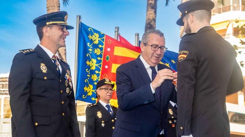 Benidorm celebra el Día de la Policía Nacional con un solemne acto en la avenida Europa 