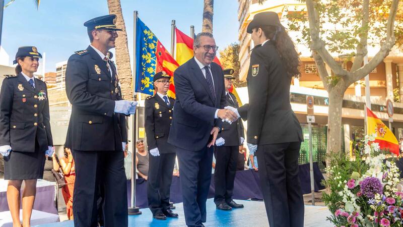 Benidorm celebra el Día de la Policía Nacional con un solemne acto en la avenida Europa 