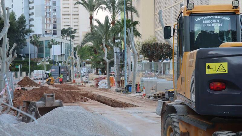 Las obras de la avenida Montecarlo obligan a un corte en el suministro de agua potable para ejecutar los enganches definitivos 