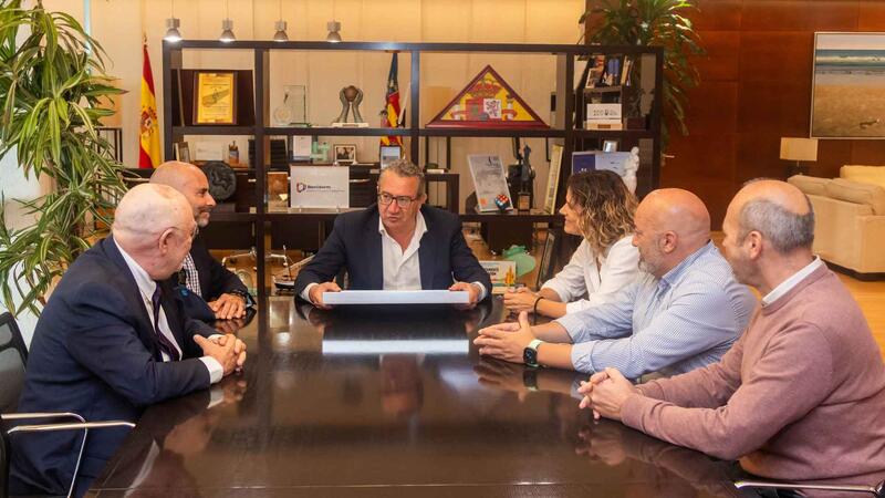 Benidorm entrega a The Ocean Race 2027 el Premio a la Movilidad Sostenible