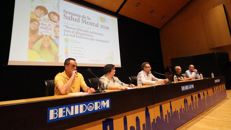 Benidorm conmemora el Día de la Salud Mental con la lectura de un manifiesto y la experiencia de los afectados 