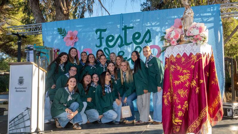 L’Horta de Benidorm celebra el día grande de las Festes del Roser con la romería, el pregón y el tradicional ‘ball del peuet’