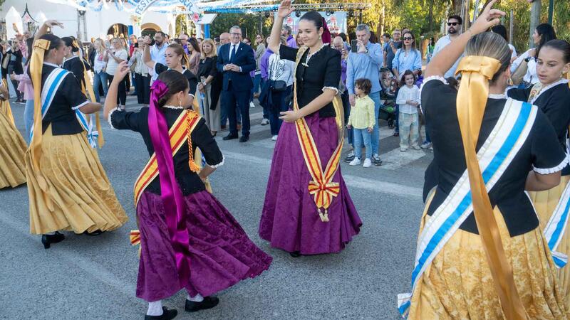 L’Horta de Benidorm celebra el día grande de las Festes del Roser con la romería, el pregón y el tradicional ‘ball del peuet’