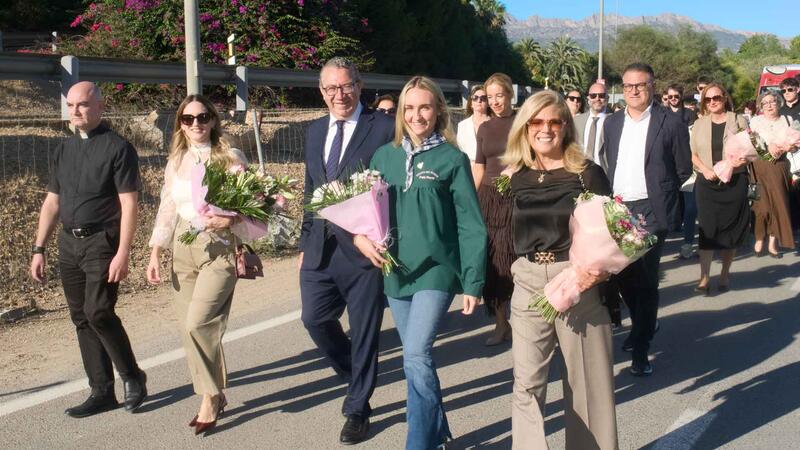 L’Horta de Benidorm celebra el día grande de las Festes del Roser con la romería, el pregón y el tradicional ‘ball del peuet’